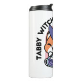 Tabby Witch Brew – Cute Halloween Cat Design Thermosbeker (Gedraaid links)