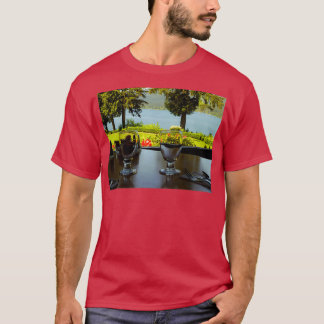 Tabel voor twee bij het Quinault-meer T-shirt