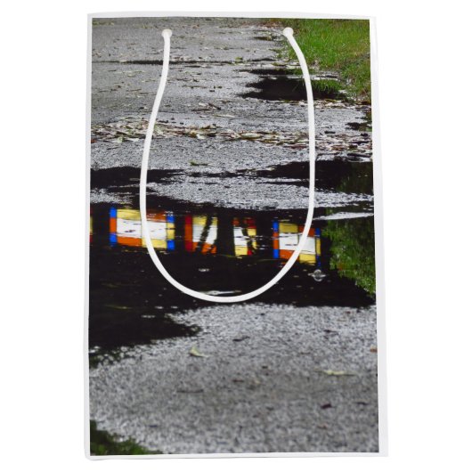 Tabernakelvensterreflectie - Martha's wijntuin Medium Cadeauzakje (Voorkant)