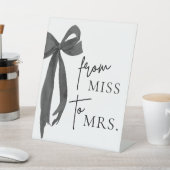 Table Aquarelle Moderne Signe Arc Noir De Miss à Mrs. (In SItu)