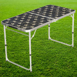 Table Beerpong American Vintage Stars Tailgate<br><div class="desc">Faites l'expérience de la couture grâce à la Table de bières American Vintage Stars Tailgate, un mélange parfait de plaisir et de patriotisme. Ce tableau présente un design vintage d'étoiles qui ajoute une touche d'Americana classique à tout rassemblement. Idéal pour les barbecues de jardin, les célébrations de la journée de...</div>