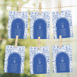 Table de numéros de table en chinoiserie bleu de D<br><div class="desc">Ce design élégant présente de belles fleurs et oiseaux botaniques en chinoiserie bleu de Delft et blanc,  complétées par une typographie moderne.</div>