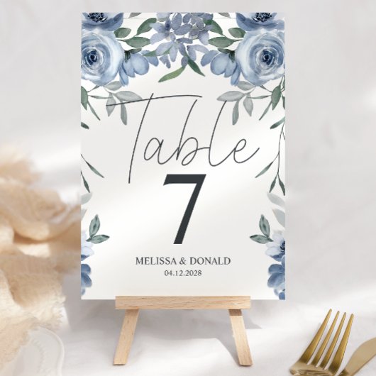 Table Fleurs de roses bleues poussiéreuses numéro de tab