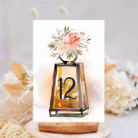 Table Mariage de lanterne fleurie rustique Numéro de tab<br><div class="desc">Cette carte de numéro de table Mariage présente des lanternes rustiques aquarellées,  des bougies et des fleurs roses. Pour une personnalisation plus avancée de cette conception,  veuillez cliquer sur le bouton "Personnaliser". Des articles correspondants sont également disponibles.</div>