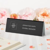 Table Plaque de bureau moderne en noir avec logo d'entre (In SItu (Mariage))