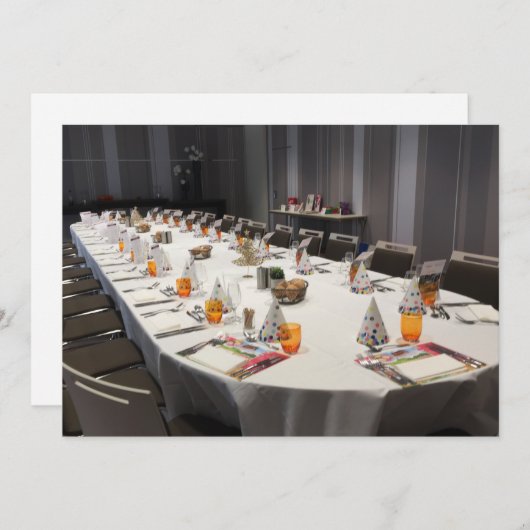 Table pour une invitation à un repas (Devant / Derrière)