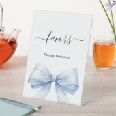 Table Signe de faveur ruban bleu blanc (In SItu)