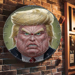 Tableau De Bord Funny TRUMP Avec Cible Présidentie<br><div class="desc">Photo de la Cible de flechettes de Donald Trump. Ce tableau de bord humoristique présente une caricature d'un ancien président,  parfait pour une soirée de jeu entre amis ou pour ajouter une touche de fantaisie à votre salle de jeux.</div>