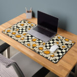 Tableau de contrôle de la marguerite Super rétro N<br><div class="desc">Tableau de contrôle de marguerite Super rétro Nom personnalisé Mat Mat Pad de bureau dispose d'un motif de marguerite super sur un arrière - plan motif de damier noir et blanc avec votre texte personnalisé ou nom personnalisé au centre. Parfait comme cadeau pour la famille et les amis pour Noël,...</div>