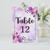 Tableau de numéros de table à fleurs violettes et (Debout devant)