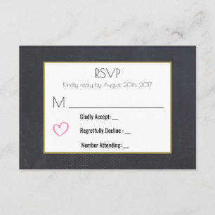 Tableau noir avec un coeur rose RSVP