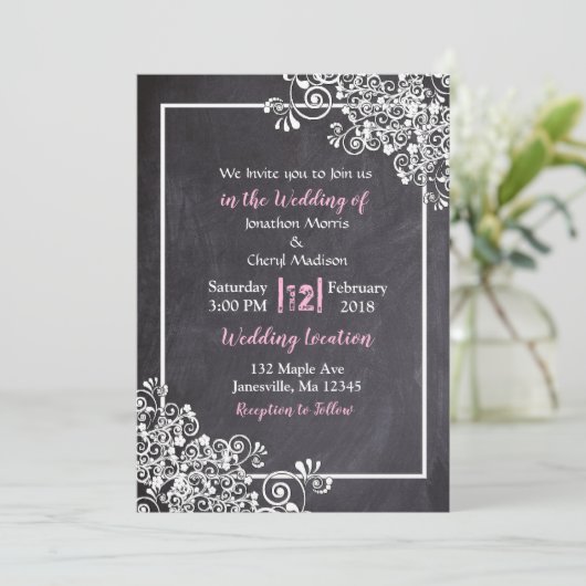 Tableau noir et rose Script de mariage Invitations (Debout devant)