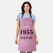 Tablier 70e anniversaire 1955 Nom Chic Elegant Rose (Porté)
