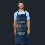 Tablier 90th Birthday Born 1932 Ajouter Nom Blue Gold Man'<br><div class="desc">Un tablier bleu classique personnalisé pour cette célébration d'anniversaire pour quelqu'un né en 1932 et ayant 90 ans. Ajoutez le nom à ce design vintage de style rétro bleu, blanc et or pour un cadeau personnalisé de 90ème anniversaire. Modifiez facilement le nom et l'année avec le modèle fourni. Un merveilleux...</div>
