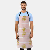 Tablier Ananas en or, Arrière - plan d'été rayé. (Porté)