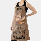 Tablier Apron Gros Cowboy's Boot & Casquette sur Paint Gri (Insitu)