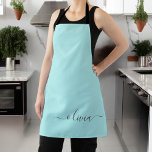 Tablier Aqua Blue Turquoise Moderne Script Girl Monogramme<br><div class="desc">Aqua Blue Monogramme Turquoise Nom Apron. Cela rend le cadeau parfait pour 16 ans,  mariage,  douche nuptiale,  anniversaire,  baby shower ou bachelorette pour quelqu'un qui aime le luxe glam et les styles chic.</div>