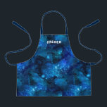Tablier Aquarelle Galaxy Nebula Nom Bleu<br><div class="desc">Ce tablier d'enfants moderne et amusant présente un design nébuleux galaxique dans le bleu et le noir. Un modèle de texte utilisant un espace - comme la police est incluse pour la personnalisation, ce tablier est un cadeau vraiment unique! Idéal pour les amoureux de l'espace extra-atmosphérique et pour l'installation soit...</div>