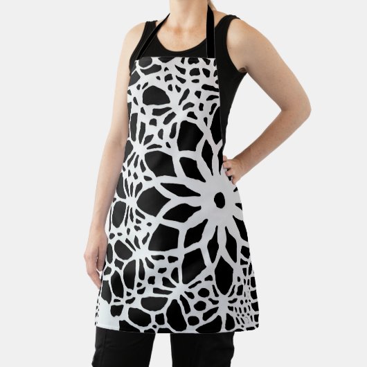 Tablier B & W Faux Crochet Motif (Insitu)