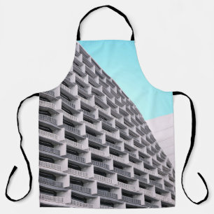 Tablier Bâtiment en béton blanc avec terrasses