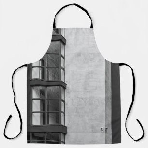 TABLIER BÂTIMENT EN BÉTON GRIS AVEC FENÊTRE EN VERRE