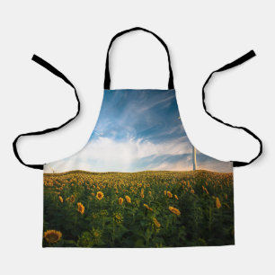 Tablier beau champ de fleurs de soleil avec ciel bleu nuag