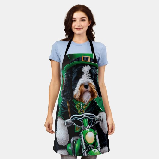 Tablier Bernedoodle Chien conduisant vélo St. Patrick's Da (Porté)