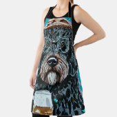 Tablier Bernedoodle tenant une tasse à bière (Insitu)