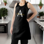 Tablier Black Gold Modern Script Girl Monogramme Nom<br><div class="desc">Nom du monogramme noir et or Apron. Cela rend le cadeau parfait pour 16 ans,  mariage,  douche nuptiale,  anniversaire,  baby shower ou bachelorette pour quelqu'un qui aime le luxe glam et les styles chic.</div>