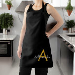 Tablier Black Gold Modern Script Girl Monogramme Nom Apron<br><div class="desc">Nom du monogramme noir et or Apron. Cela rend le cadeau parfait pour 16 ans,  mariage,  douche nuptiale,  anniversaire,  baby shower ou bachelorette pour quelqu'un qui aime le luxe glam et les styles chic.</div>