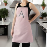 Tablier Blush Pink Grey Modern Script Girly Monogram<br><div class="desc">Monogramme rose et gris pâle Apron. Cela rend le cadeau parfait pour 16 ans,  mariage,  douche nuptiale,  anniversaire,  baby shower ou bachelorette pour quelqu'un qui aime le luxe glam et les styles chic.</div>