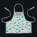 Tablier Boys mignonne Moderne Motif Dinosaure Bleu<br><div class="desc">Ce tablier pour enfants mignon et moderne dispose d'un motif de dessin animé dinosaure,  avec un t-rex,  un stégosaurus et des plantes de jungle jurassique,  et peut être personnalisé avec votre nom de garçon. Le cadeau idéal pour votre tout-petit ou votre enfant sur le thème du dinosaure !</div>