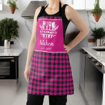 Tablier Buffle rose chaud Plaid Nom de la cuisine<br><div class="desc">Voici notre chic Buffalo Plaid Kitchen Name Apron, un accessoire incontournable pour le chef moderne. Fabriqué avec des matériaux de haute qualité, cet tablier allie design classique en plaid de buffle à une touche personnalisée. Conçu à la fois pour le style et la fonctionnalité, l'tablier dispose d'un motif de buffle...</div>