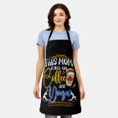 Tablier Cette maman fait du café et du yoga (Porté)