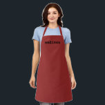 Tablier Chaîne personnalisée nom rouge texte monocuisine<br><div class="desc">Personnaliser personnalisez avec nom texte ou monogramme grenat rouge Apron avec police de style de machine à écrire noir,  texte simple,  moderne,  élégant style. Idéal pour cuisiniers,  chefs,  poteries,  céramiques,  artisanat,  travail,  cuisine,  boulangerie,  barbecue,  grill,  mais aussi pour les entreprises et les magasins,  etc</div>