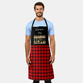 Tablier Chalet rouge rustique noir nom monogramme cuisine (Porté)