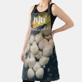 Tablier Champignons de la boule blanche parmi les feuilles (Insitu)