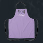 Tablier Chef Maman Lavande Moderne Purple Script Cuisine<br><div class="desc">Votre mère peut la montrer tout en style cuisine avec ce Maman Chef Modern Lavender Purple Script Kitchen Apron. Il est conçu avec un arrière - plan tout-en-un violet clair solide et "Maman" est en gris et le mot "chef" est en écriture calligraphie blanche. Fabrique une idée de cadeau pour...</div>