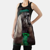 Tablier chien de chien afghan en tenue de la Saint-Patrick (Insitu)