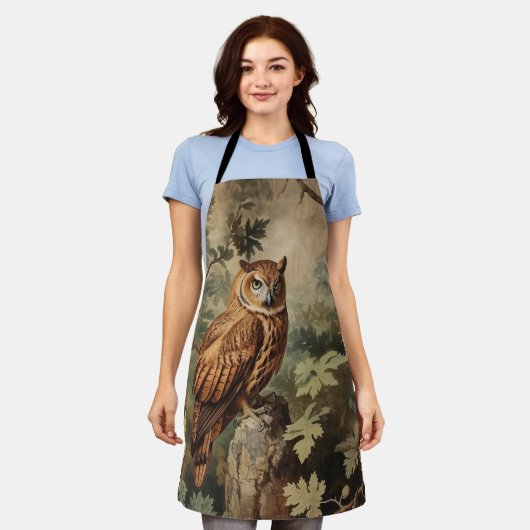 Tablier Chouette majestueuse dans une forêt (Porté)