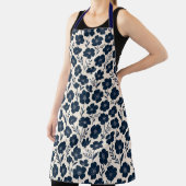 Tablier Clean monochrome wildflowers in navy on cream (Insitu)