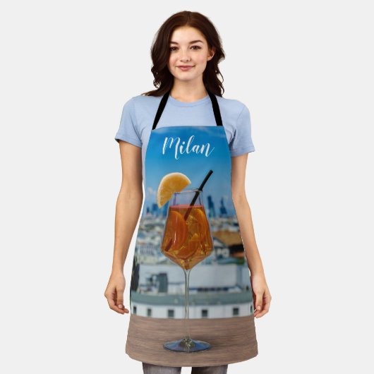 Tablier Cocktail Spritz sur une table avec vue sur Milan (Porté)