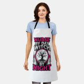 Tablier Conception de chemise Halloween Sorcière de nuit I (Porté)