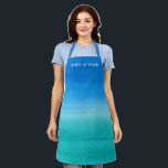 Tablier Cool Bleu Turquoise Ombre Aquarelle Artiste au tra<br><div class="desc">Tablier moderne avec un design simple avec "Artist at Work" au-dessus d'un lave-linge à l'ombre bleu et turquoise. Ce tablier cool fait un grand cadeau pour une femme ou une mère qui est artiste ou artisan pour son anniversaire ou la fête des mères.</div>