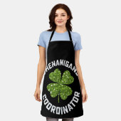 Tablier Coordonnateur de bêtises drôle de la Saint-Patrick (Porté)