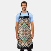 Tablier Crochet ukrainien : Motif artisanal ethnique. (Porté)