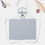 Tablier Cuisine sur mesure, boulangerie Bleue et Bleue Agr<br><div class="desc">Faites de ce magnifique tablier votre propre en ajoutant votre propre texte en haut et en bas. Conception avec un magnifique script "Bakery" en calligraphie manuscrite,  whisk d'oeufs décoratifs et pin à rouler et motif à rayures blanc et bleu sur le milieu et le fond. Super idée cadeau personnalisé!</div>