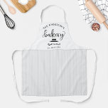 Tablier Cuisine sur mesure, boulangerie Gris et blanc Agri<br><div class="desc">Faites de ce magnifique tablier votre propre en ajoutant votre propre texte en haut et en bas. Conception avec un magnifique script "Bakery" en calligraphie manuscrite,  whisk d'oeufs décoratifs et pin à rouler et motif rayé blanc et gris sur le milieu et le fond. Super idée cadeau personnalisé!</div>