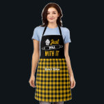 Tablier Cuisson Drôle Rouler Avec Elle Plaid Jaune Noir<br><div class="desc">Tablier drôle et cool pour rendre la cuisine plus amusante. Cadeau personnalisé pour la famille et les amis qui aiment la cuisine, la cuisson et essayer une nouvelle recette dans la cuisine. Customisez le libellé qui convient à votre occasion. Vous pouvez utiliser l'outil de conception pour modifier davantage le type...</div>
