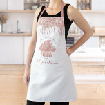 Tablier Cupcake Rose Rose Parties scintillant Drives Baker<br><div class="desc">Voici une façon merveilleuse d’ajouter au plaisir de la cuisson. Ajoutez un éclat supplémentaire à vos aventures culinaires chaque fois que vous portez ce tablier élégant, sophistiqué, simple et moderne. Un cupcake rose rose brillant, des gouttes de parties scintillant et une typographie manuscrite superposent un arrière - plan blanc. Personnalisez...</div>